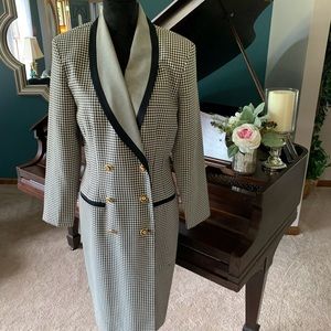 Tailored jacket-style dress, shoulder pads, 41 “, very comfortable/❤️